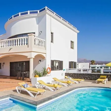 Puerto Del Carmen Sleeps 12 Pool Air Con Wifi Vila