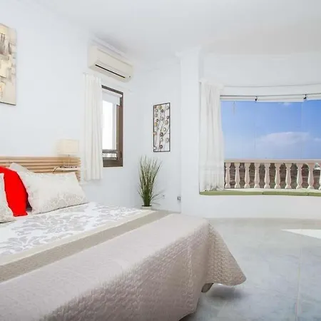 Vila Puerto Del Carmen Sleeps 12 Pool Air Con Wifi Puerto del Carmen (Lanzarote)