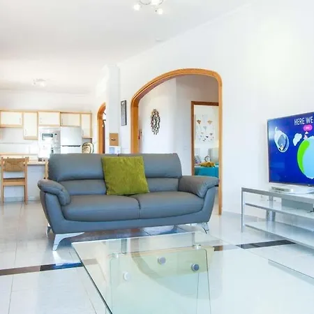 Puerto Del Carmen Sleeps 12 Pool Air Con Wifi Villa Puerto del Carmen (Lanzarote)